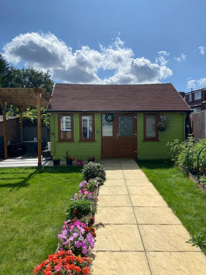 Charming Private Guest House Enfield Exterior foto